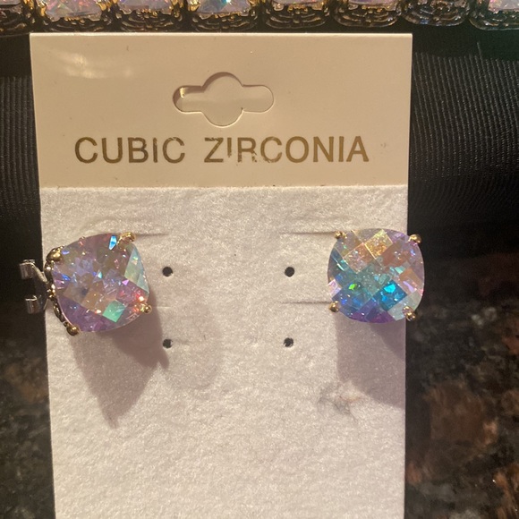 Iridescent bracelet and earrings - Picture 3 of 3
